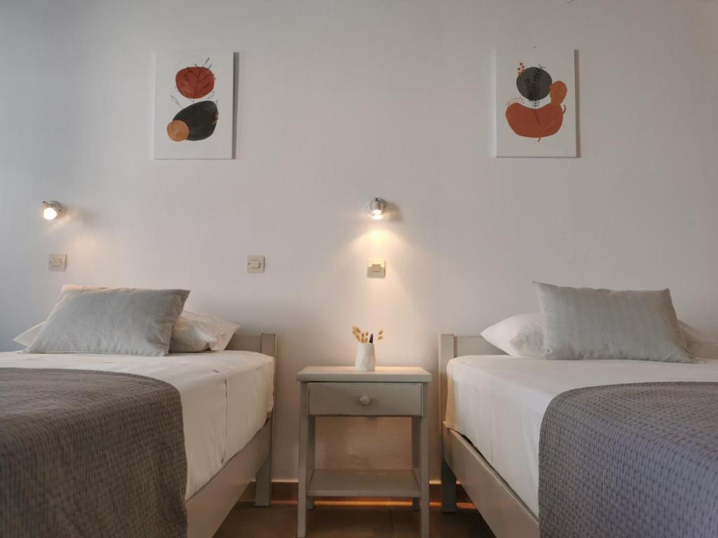 Postel nebo postele na pokoji v ubytování Helen's Minimal Studios & Apartments
