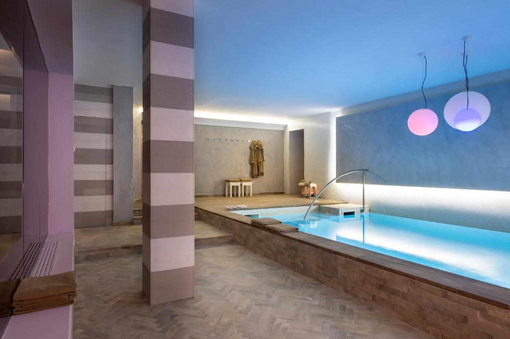 Basen w obiekcie Altarocca Wine Resort Adults Only lub w pobliżu
