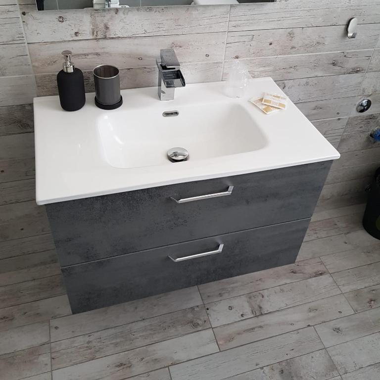Zdjęcie z galerii obiektu UN PASSO DAL MARE bed&breakfast San Salvo Marina w mieście San Salvo