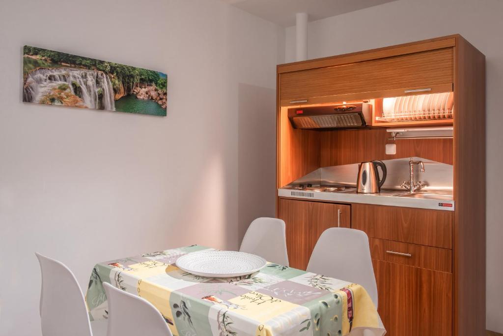 Kuchyň nebo kuchyňský kout v ubytování Villa Elisavet