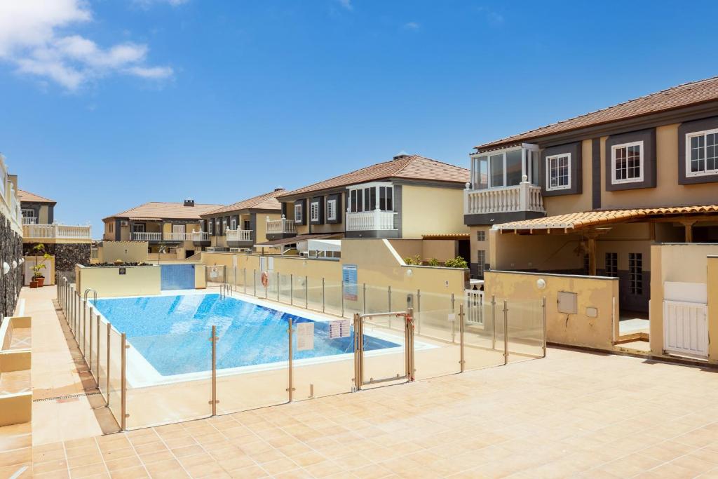 Эль биче. Пляж эль фанар. Jaz mirabel beach 5 египет шарм-эль-шейх. Отель bm beach resort 4 оаэ. Шарм-эль-шейх parrotel beach.