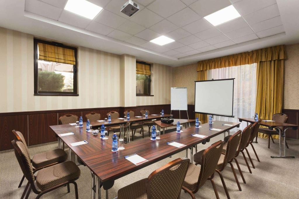Ramada Hotel & Suites by Wyndham Bucharest North - Resim 19