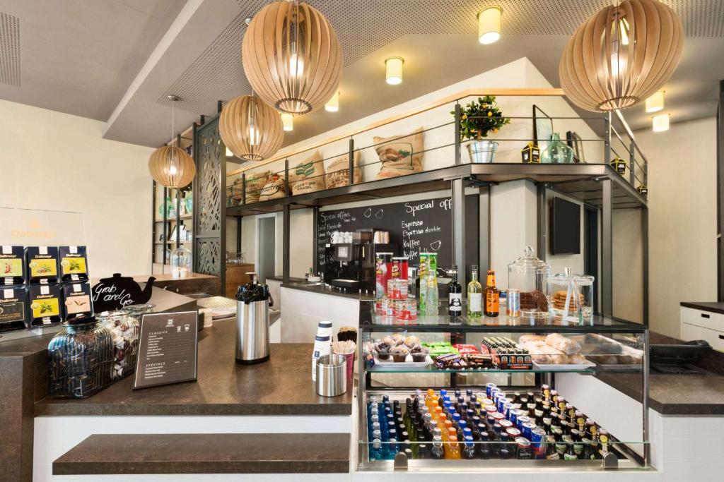 Super 8 by Wyndham Munich City West - Resim 17