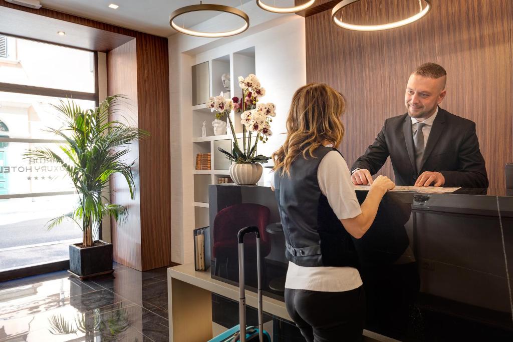 Dharma Luxury Hotel vendégei
