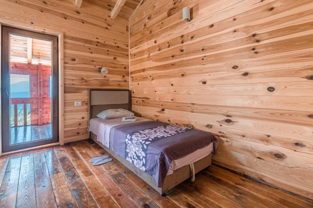 Postel nebo postele na pokoji v ubytování Holiday Village Ostrog