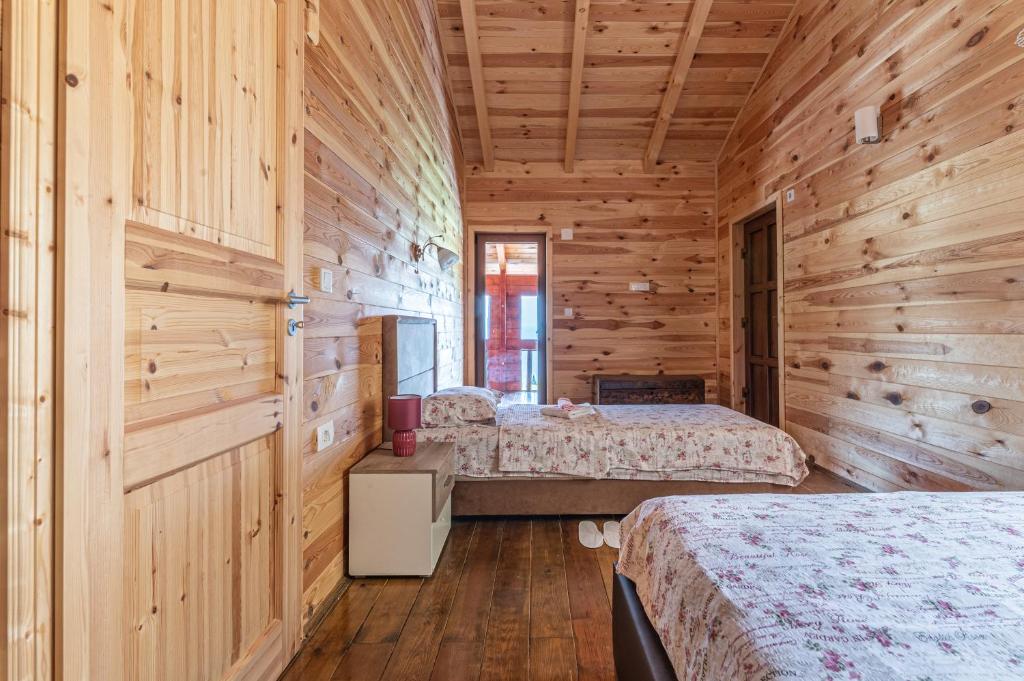 Postel nebo postele na pokoji v ubytování Holiday Village Ostrog