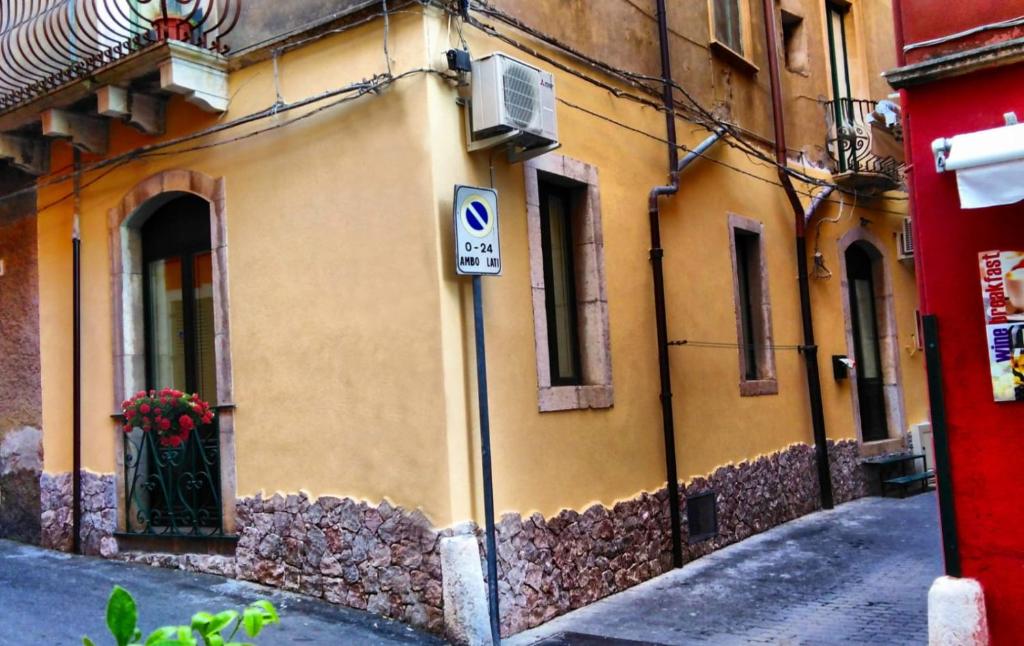 Foto dalla galleria di A MENNULARA, Appartamento Taormina Centro a Taormina