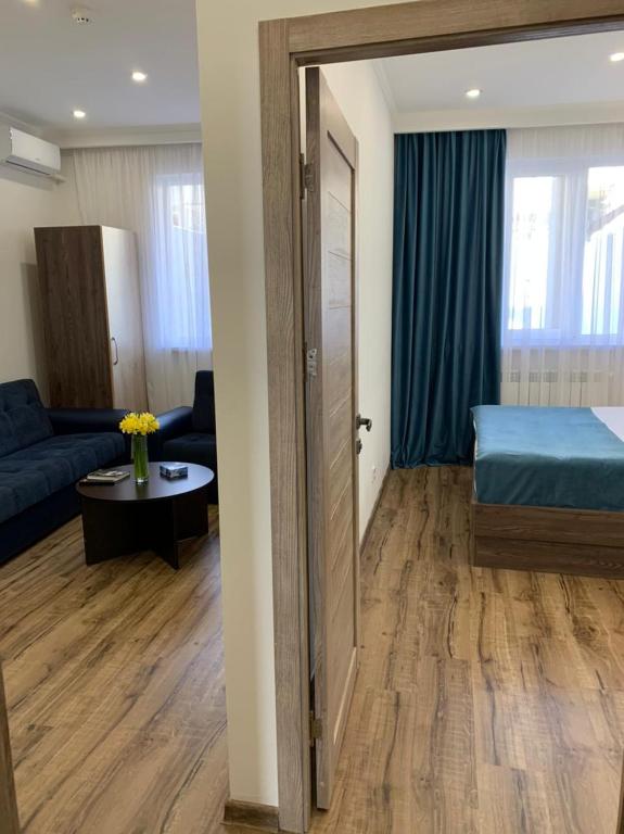 Postel nebo postele na pokoji v ubytování Vertoni Hotel Yerevan