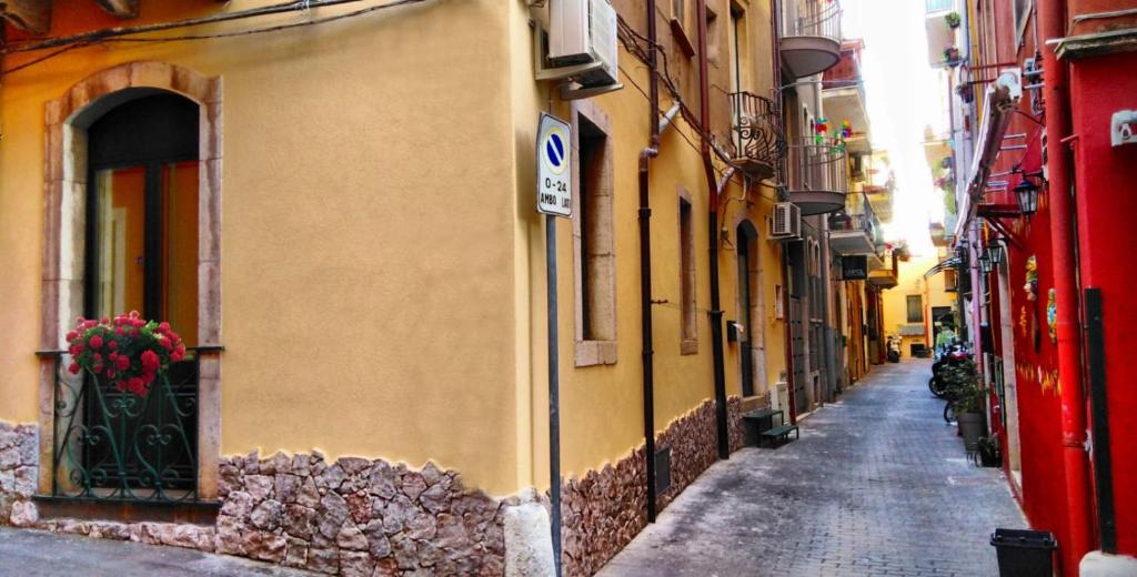 Foto dalla galleria di A MENNULARA, Appartamento Taormina Centro a Taormina