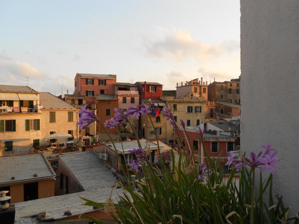 Nespecifikovaný výhled na destinaci Vernazza nebo výhled na město při pohledu z apartmánu