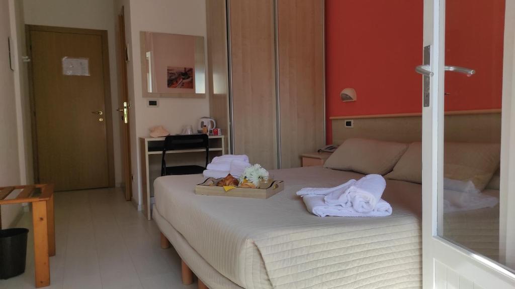 Postel nebo postele na pokoji v ubytování Hotel Eliani