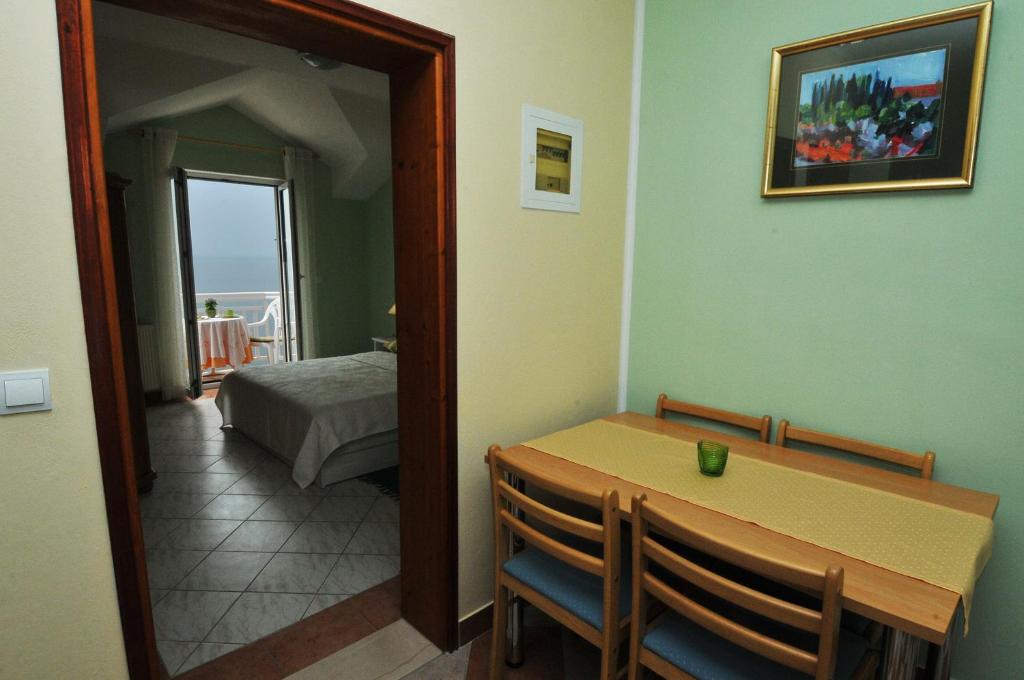 Posteľ alebo postele v izbe v ubytovaní Apartments Bugenvila