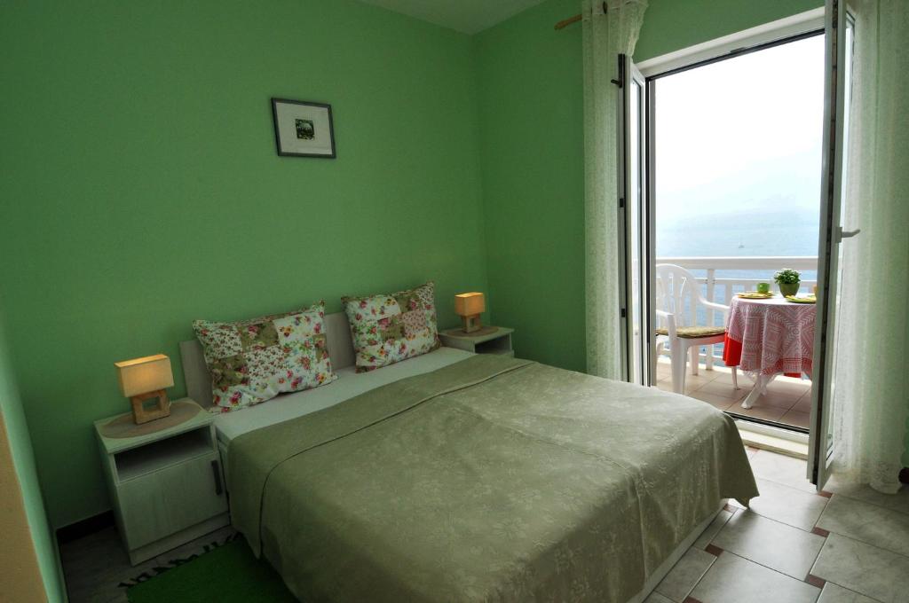 Posteľ alebo postele v izbe v ubytovaní Apartments Bugenvila