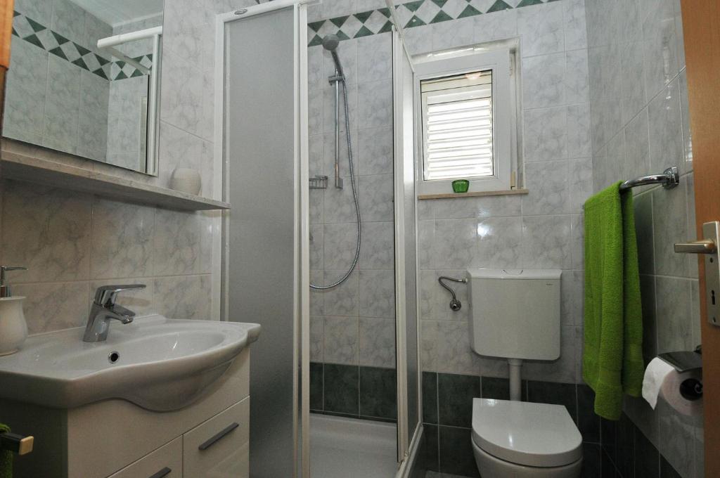 Kúpeľňa v ubytovaní Apartments Bugenvila