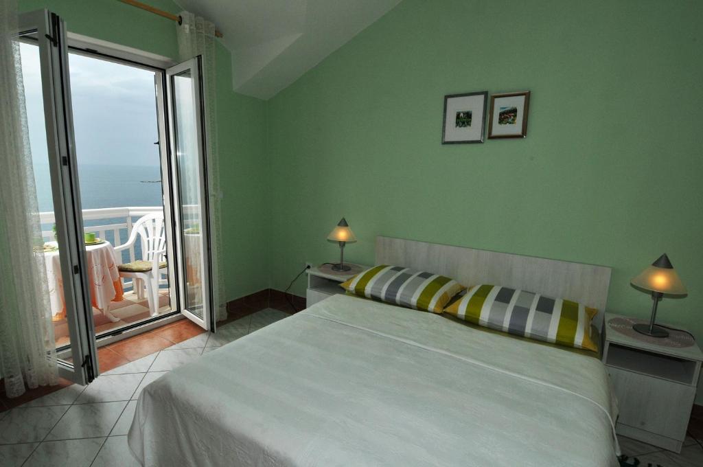 Posteľ alebo postele v izbe v ubytovaní Apartments Bugenvila