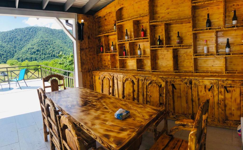 Nespecifikovaný výhled na hory nebo výhled na hory při pohledu z hotelu
