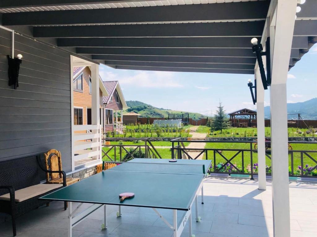 Nespecifikovaný výhled na hory nebo výhled na hory při pohledu z hotelu
