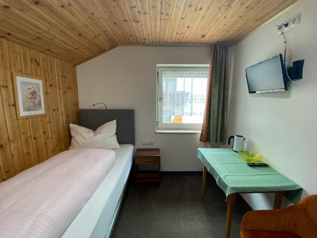 Postel nebo postele na pokoji v ubytování Haus Talblick