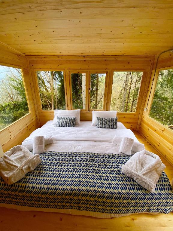 Postel nebo postele na pokoji v ubytování Hill Inn
