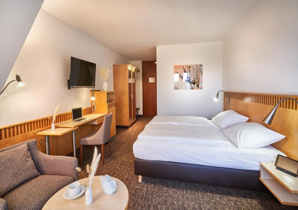 Ein Bett oder Betten in einem Zimmer der Unterkunft Parkhotel Nümbrecht