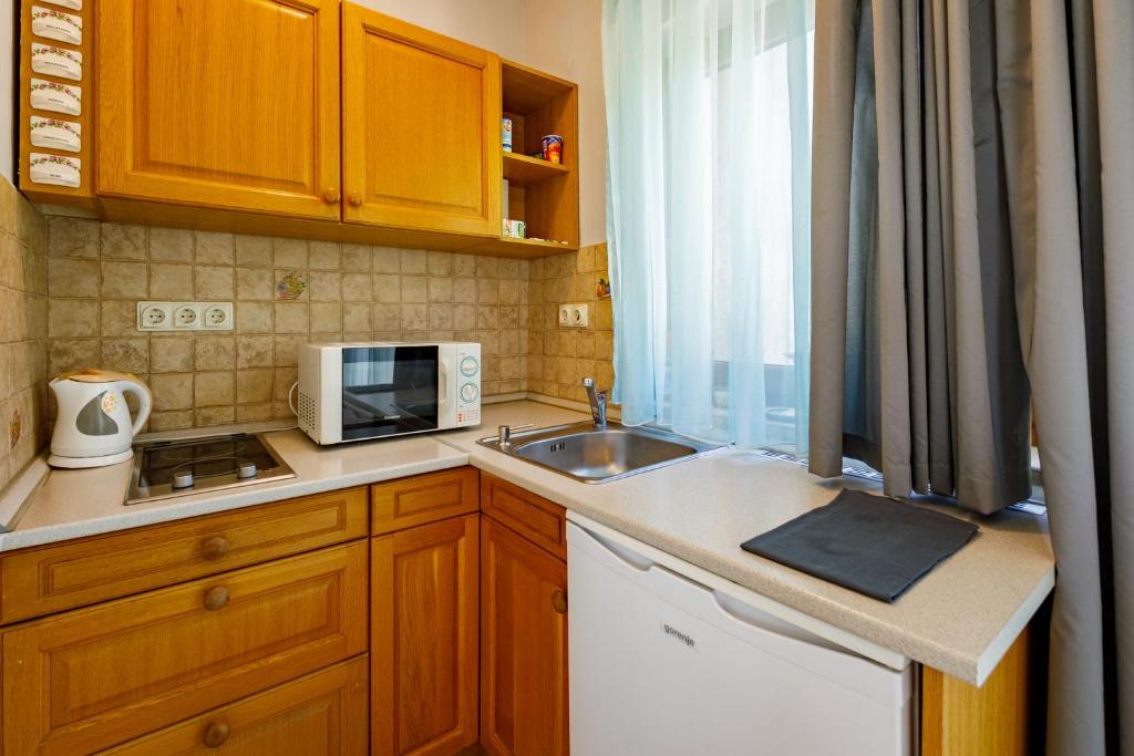 Kuchyňa alebo kuchynka v ubytovaní Villa Muzsa Deluxe