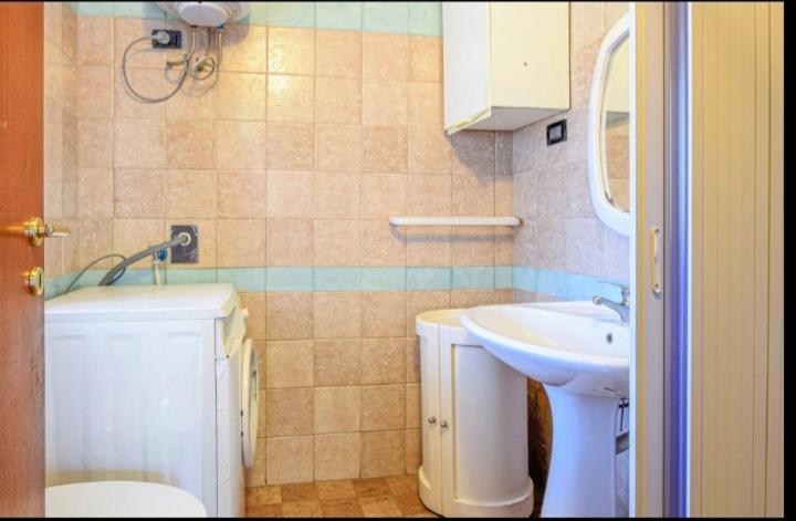 a bathroom with a toilet and a sink at Andi in Stalettì