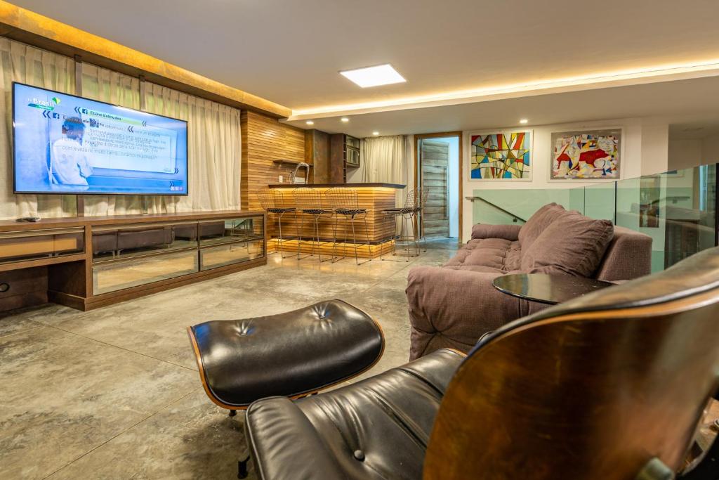  BC House Beach