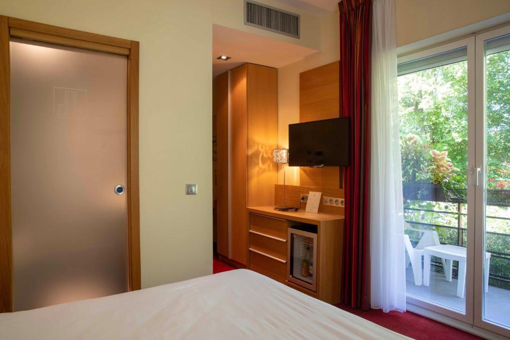 Postel nebo postele na pokoji v ubytování Hôtel Restaurant Logis Auberge Sundgovienne