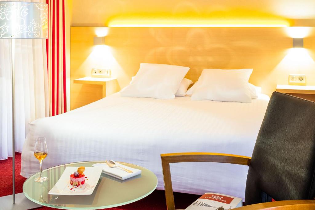Postel nebo postele na pokoji v ubytování Hôtel Restaurant Logis Auberge Sundgovienne