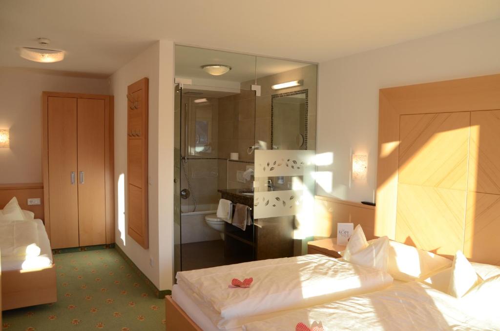 A bed or beds in a room at Villa Buchenhain