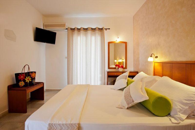Posteľ alebo postele v izbe v ubytovaní Naxos Kalimera Apartments
