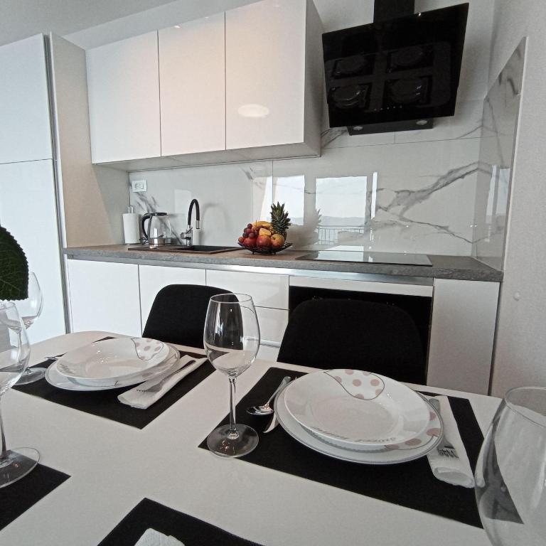 Kuchyňa alebo kuchynka v ubytovaní Apartments Mirko