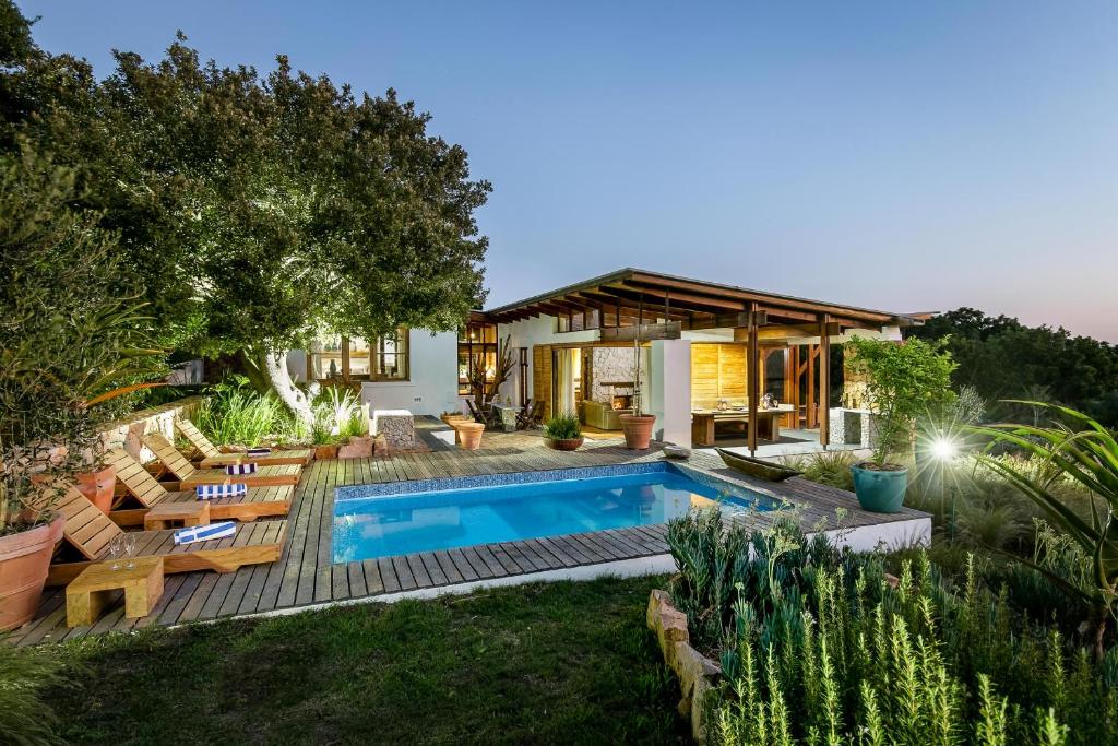 a backyard with a swimming pool and a house at Kinghorns Gardens in Cape Town