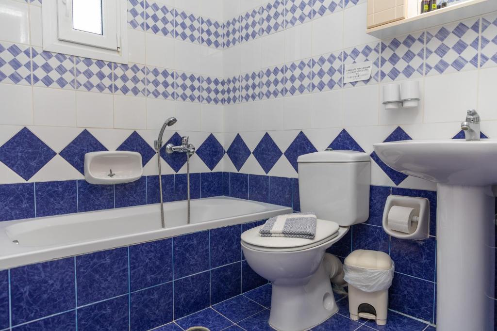 Kúpeľňa v ubytovaní Naxos Kalimera Apartments