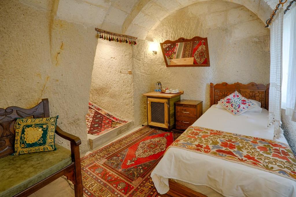 A bed or beds in a room at Tulip Cave Suites