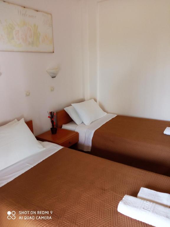 Postel nebo postele na pokoji v ubytování Agios Georgios - 2 Beds - Sleeps 5 - Free Parking