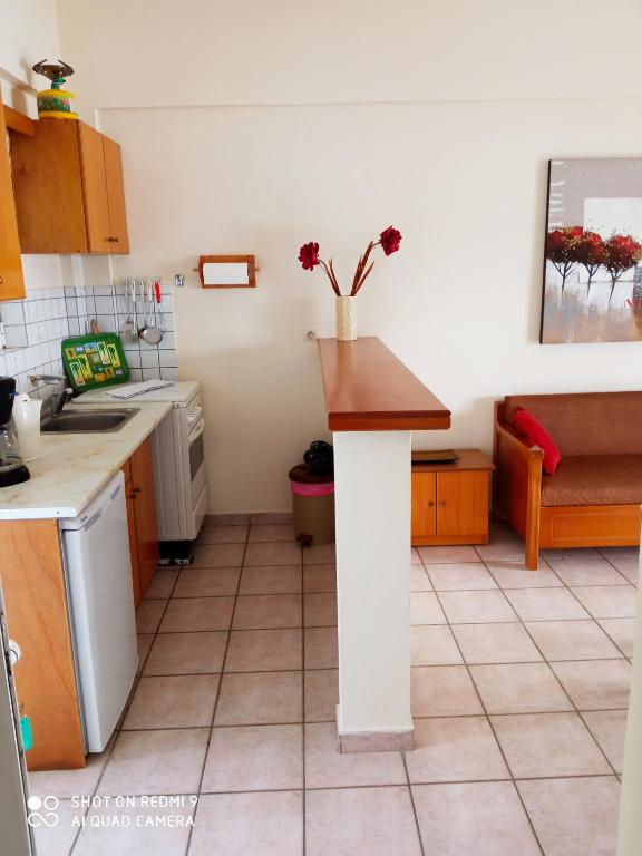 Kuchyň nebo kuchyňský kout v ubytování Agios Georgios - 2 Beds - Sleeps 5 - Free Parking