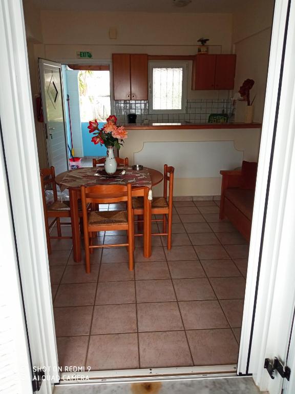 Kuchyň nebo kuchyňský kout v ubytování Agios Georgios - 2 Beds - Sleeps 5 - Free Parking