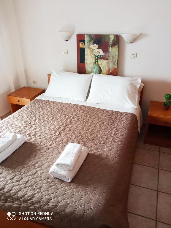 Postel nebo postele na pokoji v ubytování Agios Georgios - 2 Beds - Sleeps 5 - Free Parking
