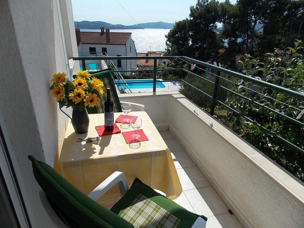 Bazén v ubytovaní Apartmenthouse Trogir (4236) alebo v jeho blízkosti