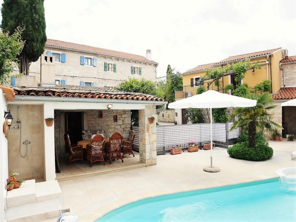 Fotografie z fotogalerie ubytování Holiday Home with Pool (4280) v destinaci Burići