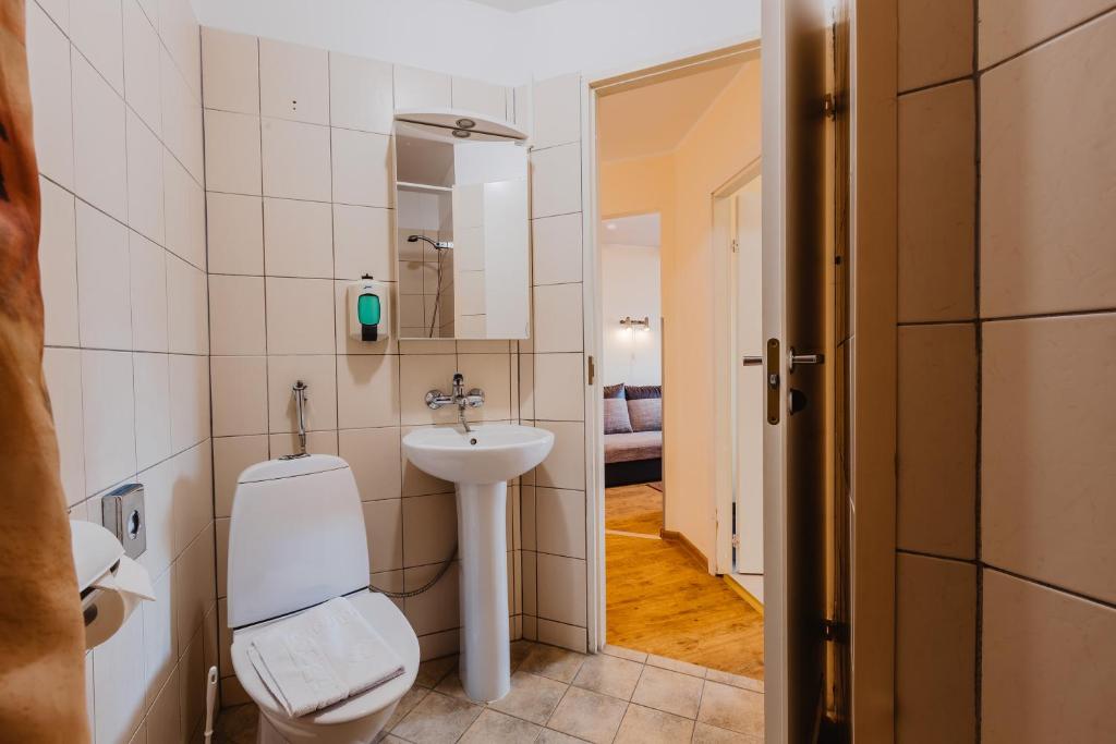 Koupelna v ubytování Aleksandri Hotel