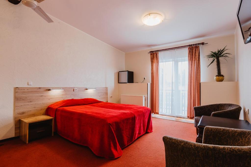 Postel nebo postele na pokoji v ubytování Aleksandri Hotel
