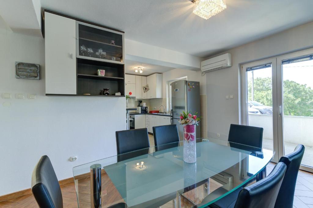 Kuchyň nebo kuchyňský kout v ubytování Apartments Antic