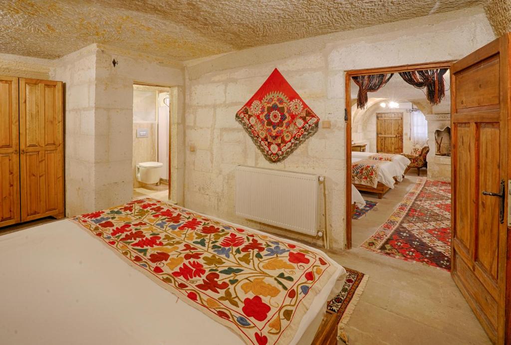 A bed or beds in a room at Tulip Cave Suites