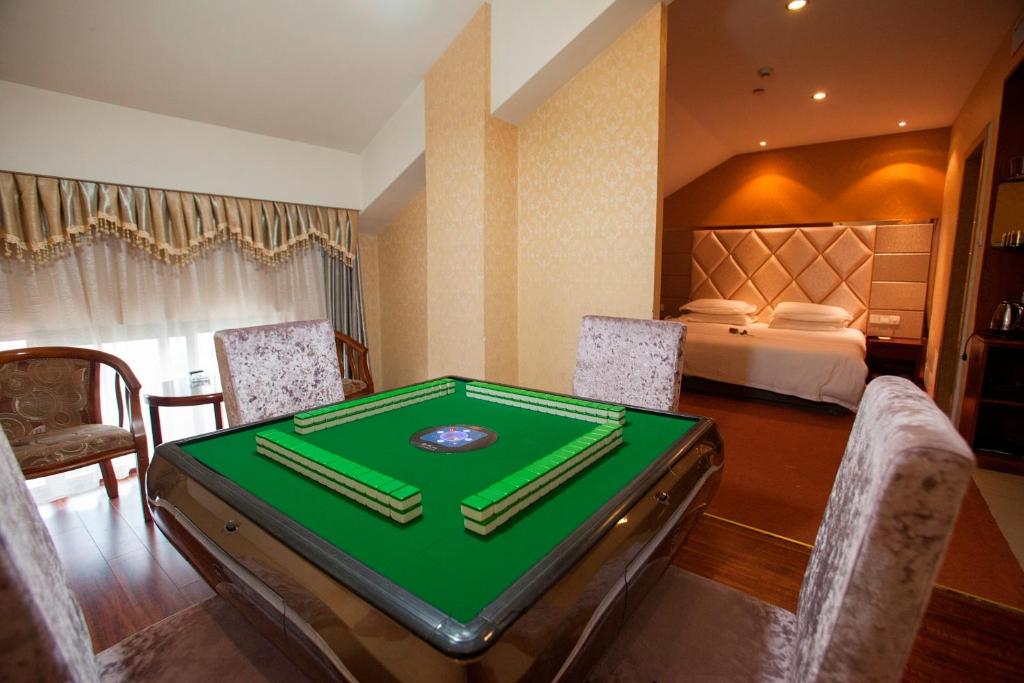 Postel nebo postele na pokoji v ubytování Yiwu Luckbear Hotel