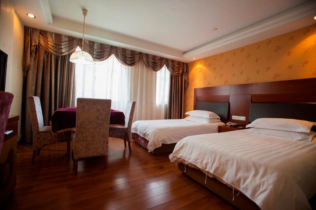 Postel nebo postele na pokoji v ubytování Yiwu Luckbear Hotel