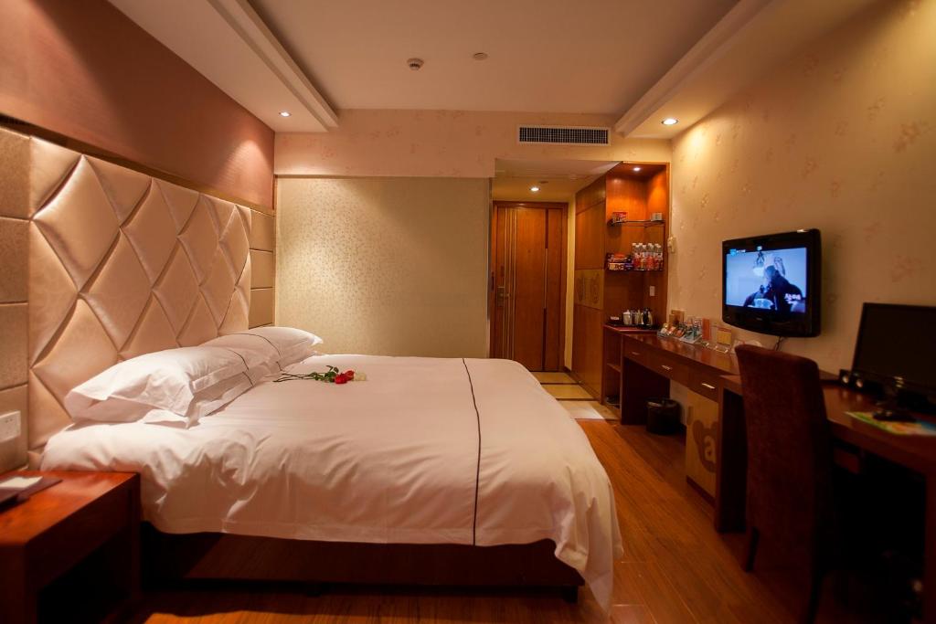 TV a/nebo společenská místnost v ubytování Yiwu Luckbear Hotel