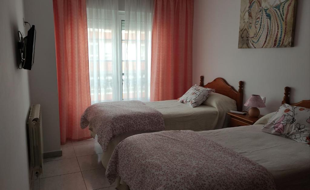 Postel nebo postele na pokoji v ubytování Pensión Residencia Miñones