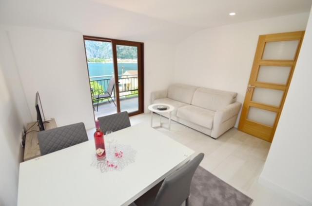 a living room with a white table and a couch at Nikola Lux apartments in Muo